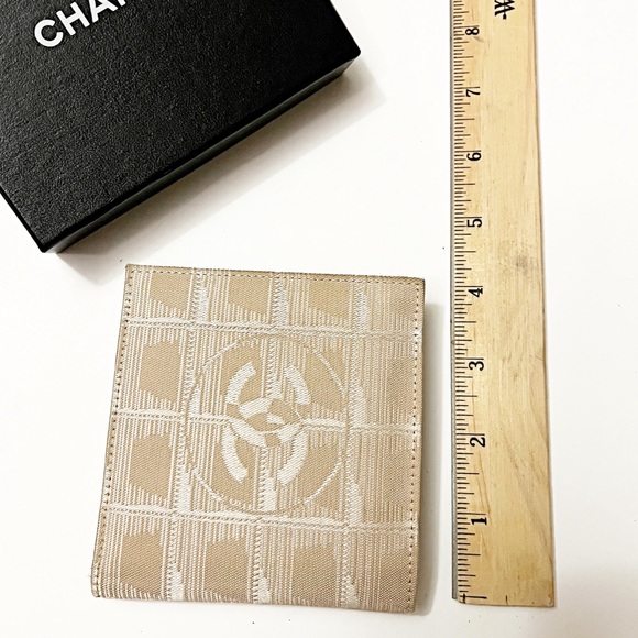 ✨GUC • CHANEL Beige New
Line Travel Bifold Wallet ✨AUTHENTIC - Picture 8 of 12